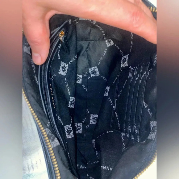 Anne Klein bag with a small wallet. Clean condition - Picture 3 of 3